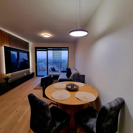 Brand New Luxury Flat, Big Balcony, Free Parking * Pressburg