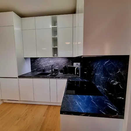 Apartment Brand New Luxury Flat, Big Balcony, Free Parking *