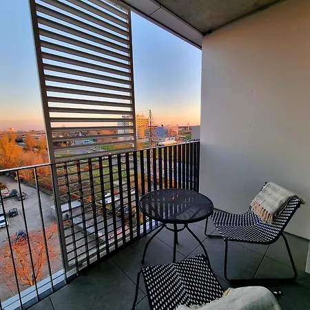 Apartment Brand New Luxury Flat, Big Balcony, Free Parking