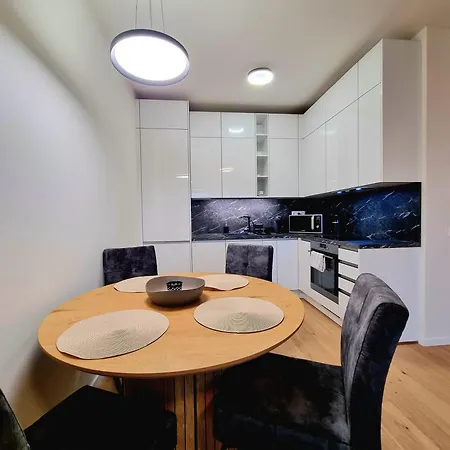 Brand New Luxury Flat, Big Balcony, Free Parking Pressburg