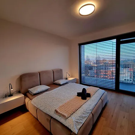Brand New Luxury Flat, Big Balcony, Free Parking Pressburg
